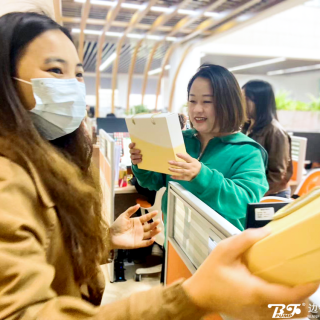 今天，是她的節(jié)日